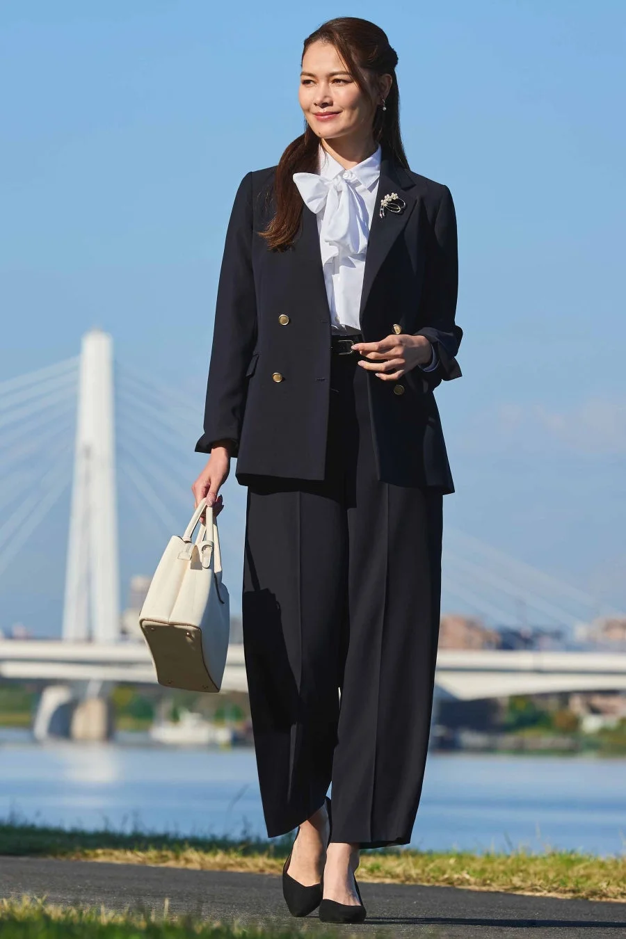 ダブルジャケット×パンツスタイル