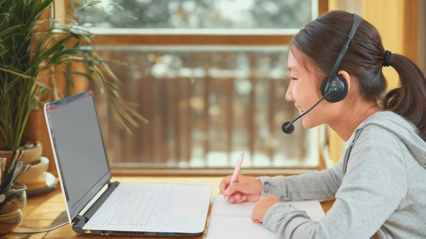 オンライン学習の女の子